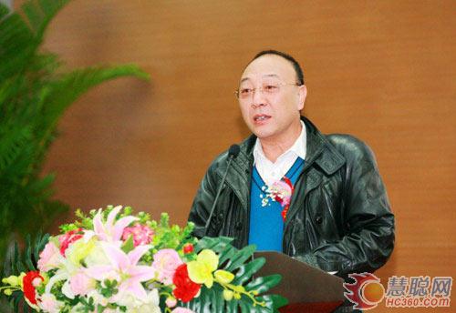 山推代理商联谊会主席谢邦荣讲话